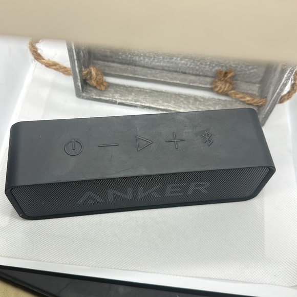 ANKER - Picture 2 of 4